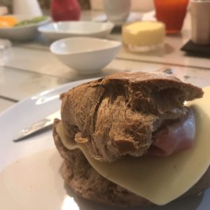 カミーノ「ポルトガル人の道」、Balgaesの三ツ星ホテルCasas da Quinta da Cancelaの朝食