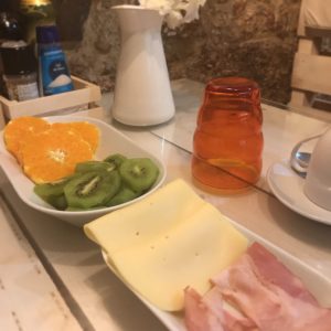 カミーノ「ポルトガル人の道」、Balgaesの三ツ星ホテルCasas da Quinta da Cancelaの朝食
